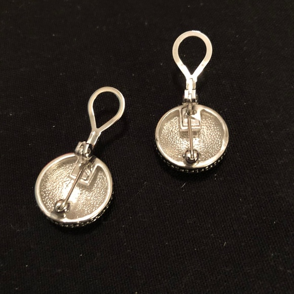 NEW Black and Silver zebra print clip on earings - Picture 5 of 5